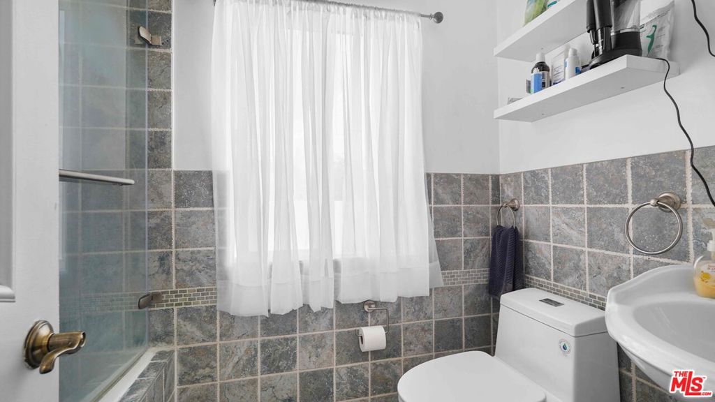 3801 Sutro Avenue Property Photo 22