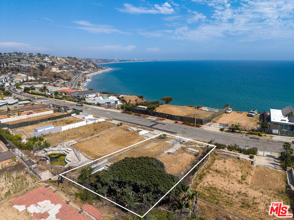 18341 Coastline Drive Property Photo 1