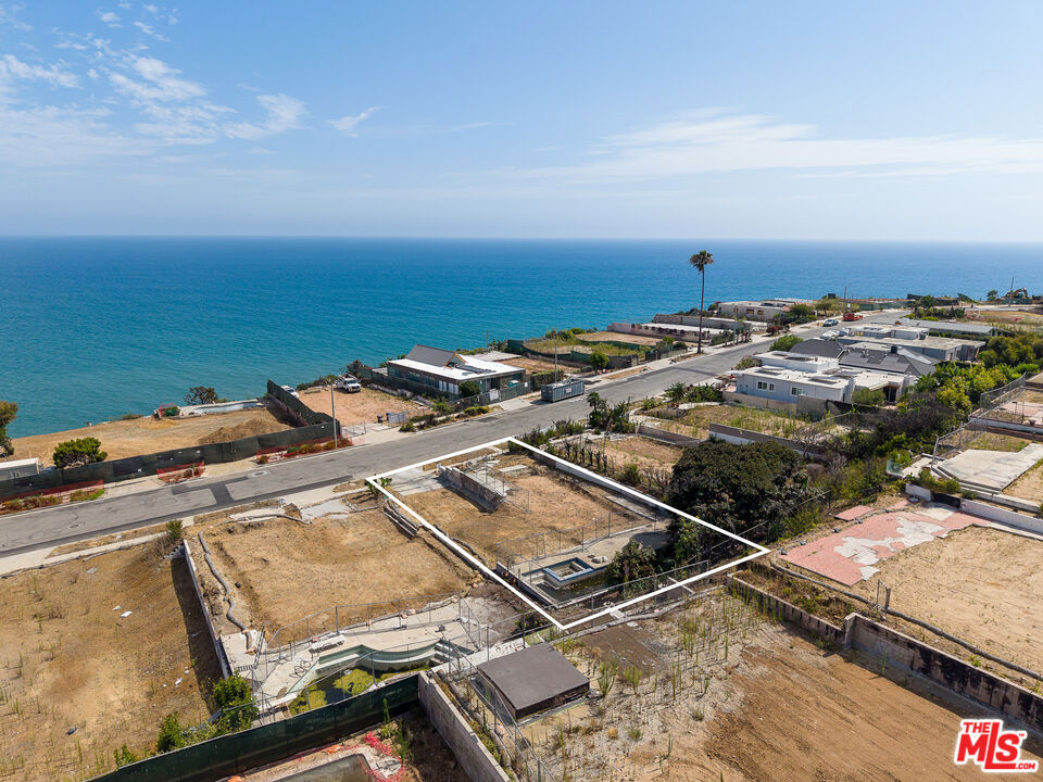 18341 Coastline Drive Property Photo 2