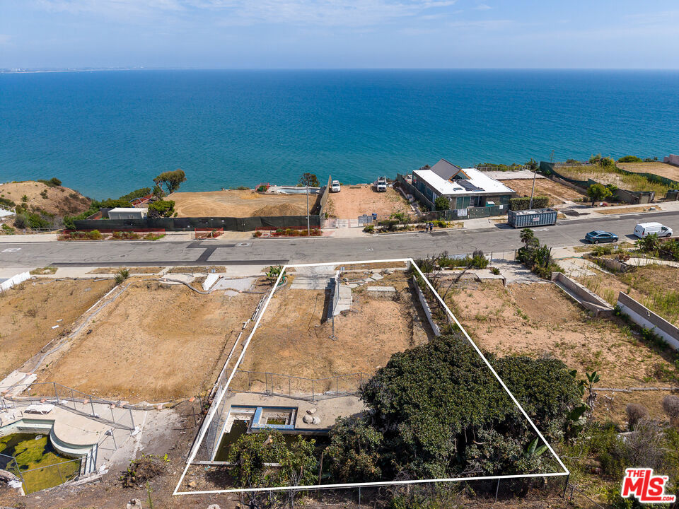 18341 Coastline Drive Property Photo 3