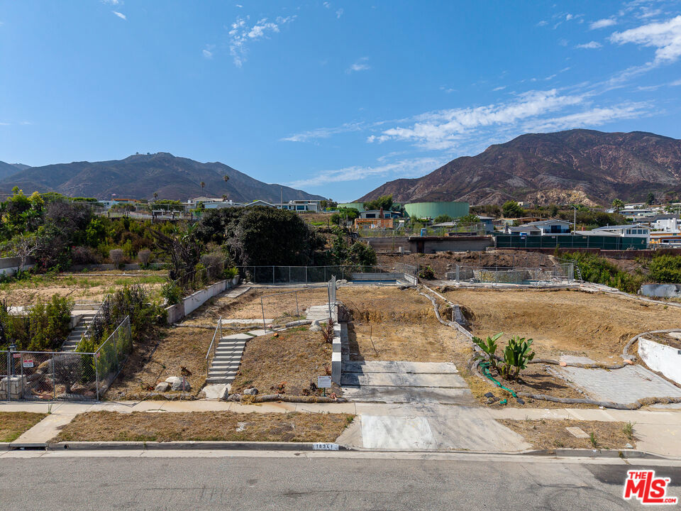 18341 Coastline Drive Property Photo 8