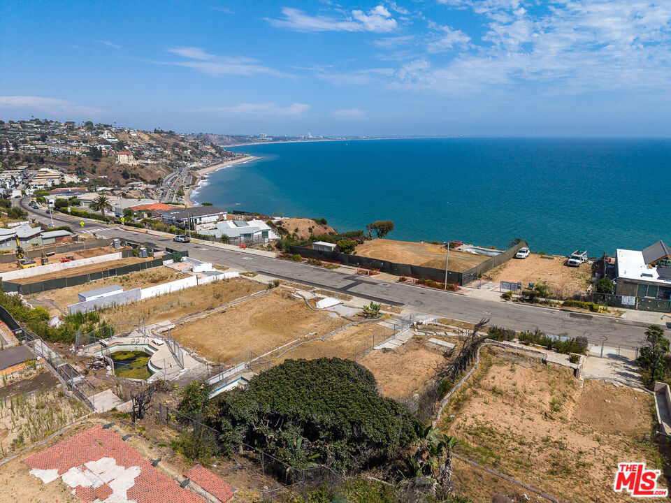 18341 Coastline Drive Property Photo 10