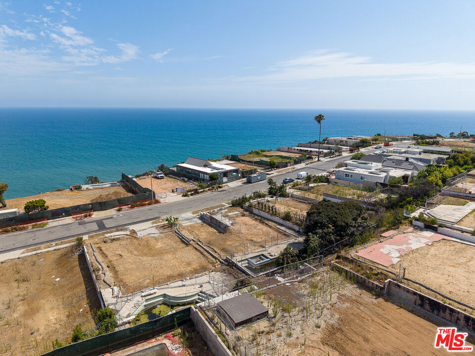 18341 Coastline Drive Property Photo 11