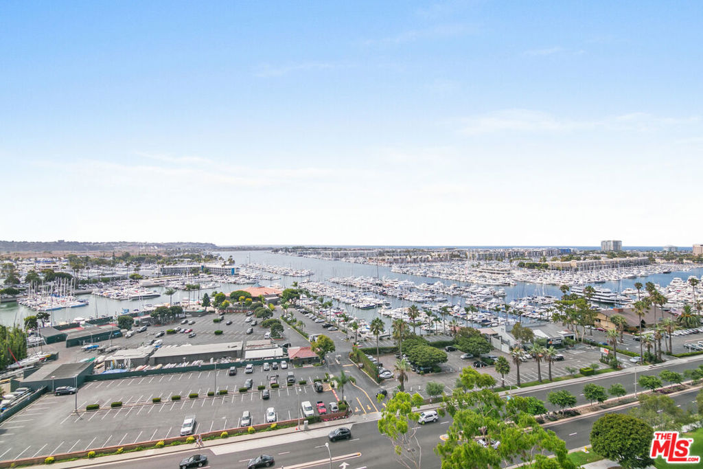 13700 Marina Pointe Drive 702 Property Photo 2