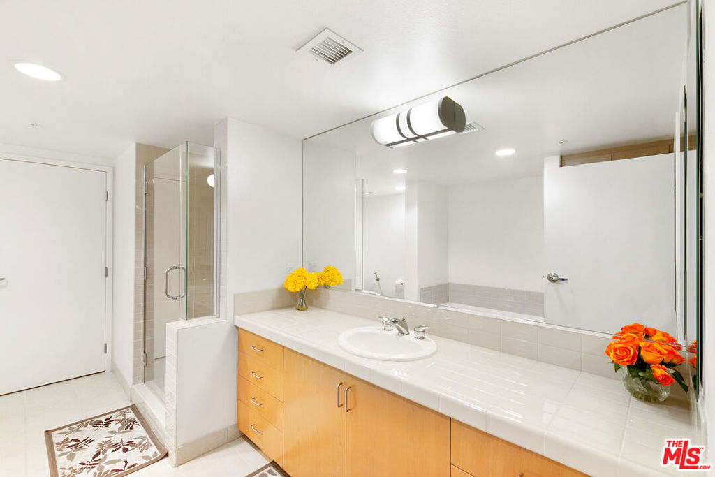13700 Marina Pointe Drive 702 Property Photo 17