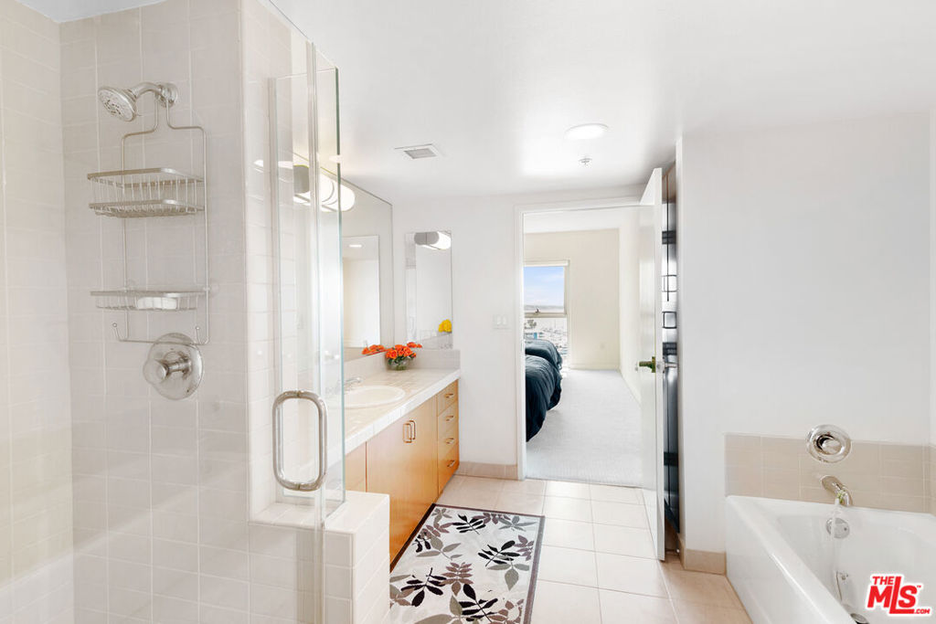 13700 Marina Pointe Drive 702 Property Photo 18