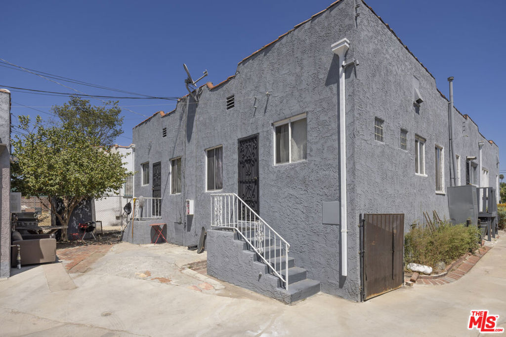 2211 S Bronson Avenue Property Photo 7