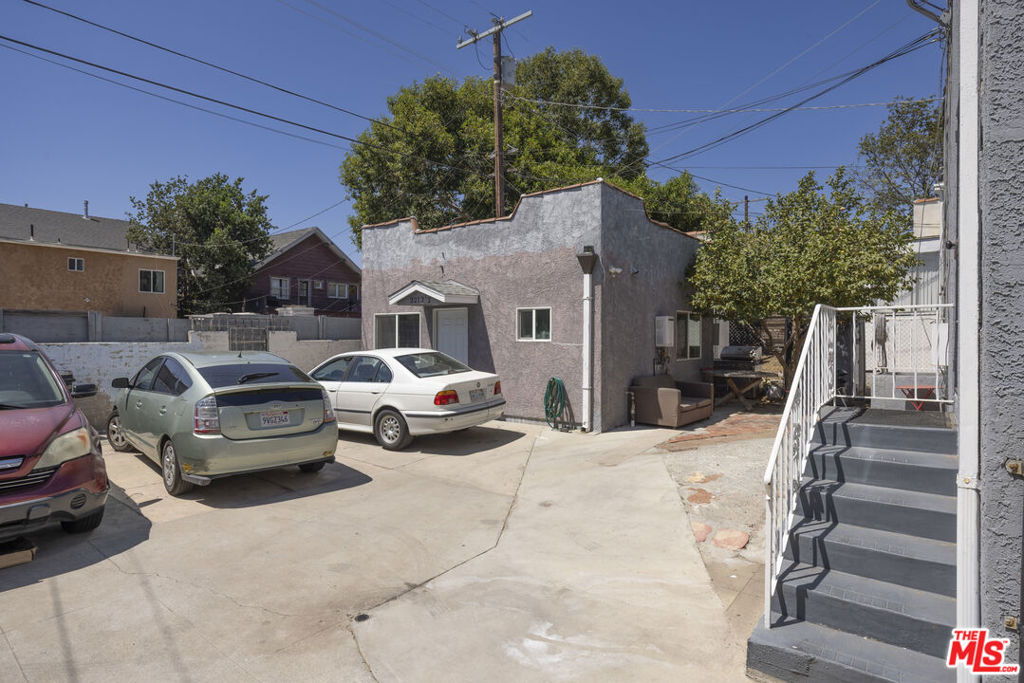2211 S Bronson Avenue Property Photo 8