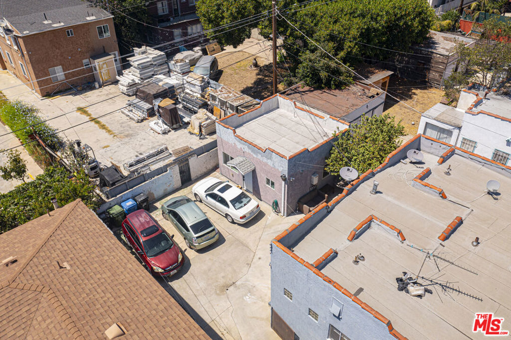 2211 S Bronson Avenue Property Photo 9