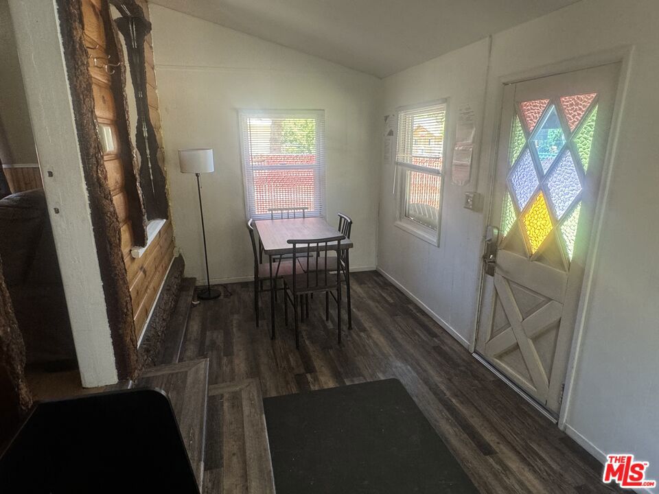 208 E Mountain View Boulevard Property Photo 4