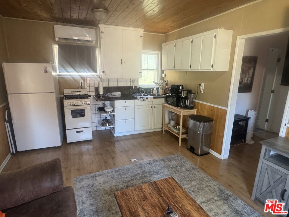 208 E Mountain View Boulevard Property Photo 6