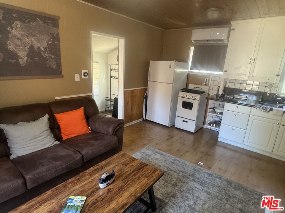 208 E Mountain View Boulevard Property Photo 8