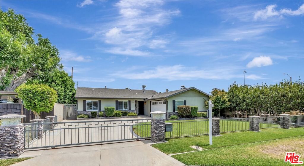 5570 Glickman Avenue Property Photo 1