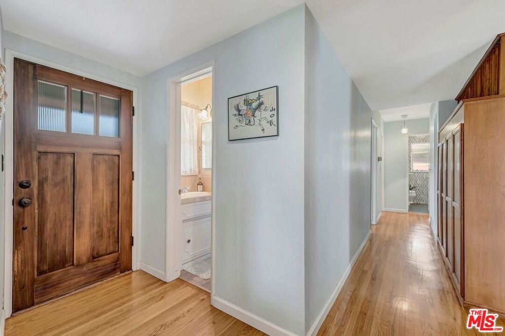 5570 Glickman Avenue Property Photo 3