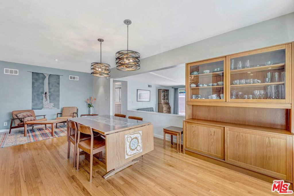 5570 Glickman Avenue Property Photo 8