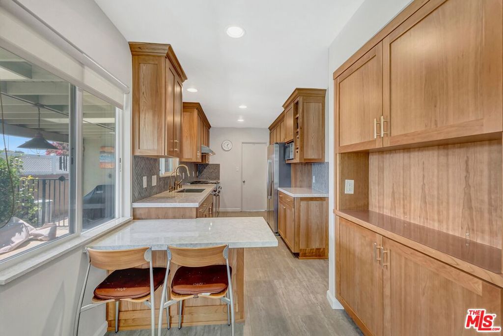 5570 Glickman Avenue Property Photo 14