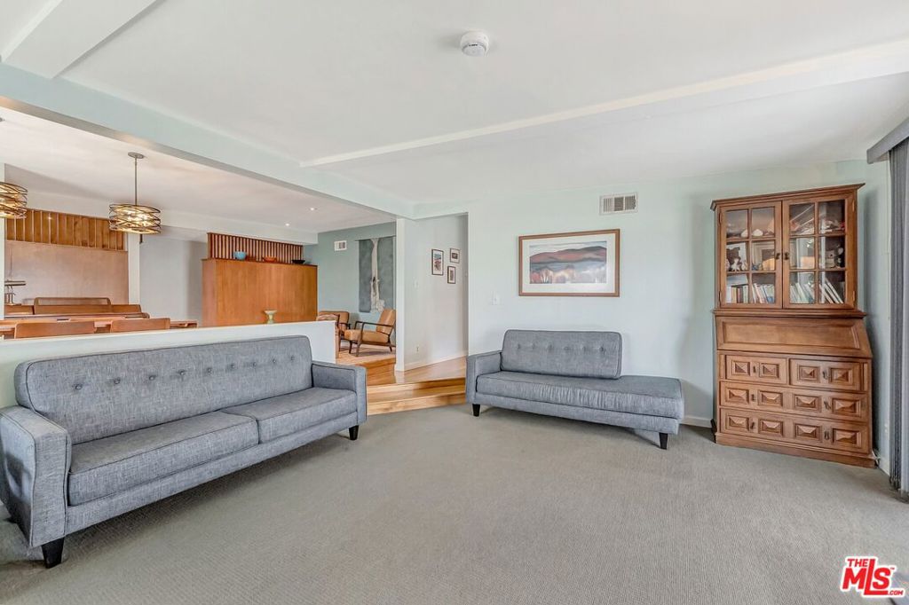 5570 Glickman Avenue Property Photo 18