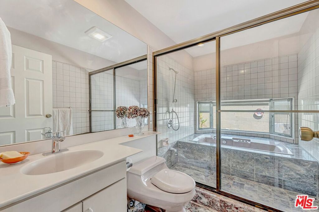 5570 Glickman Avenue Property Photo 21