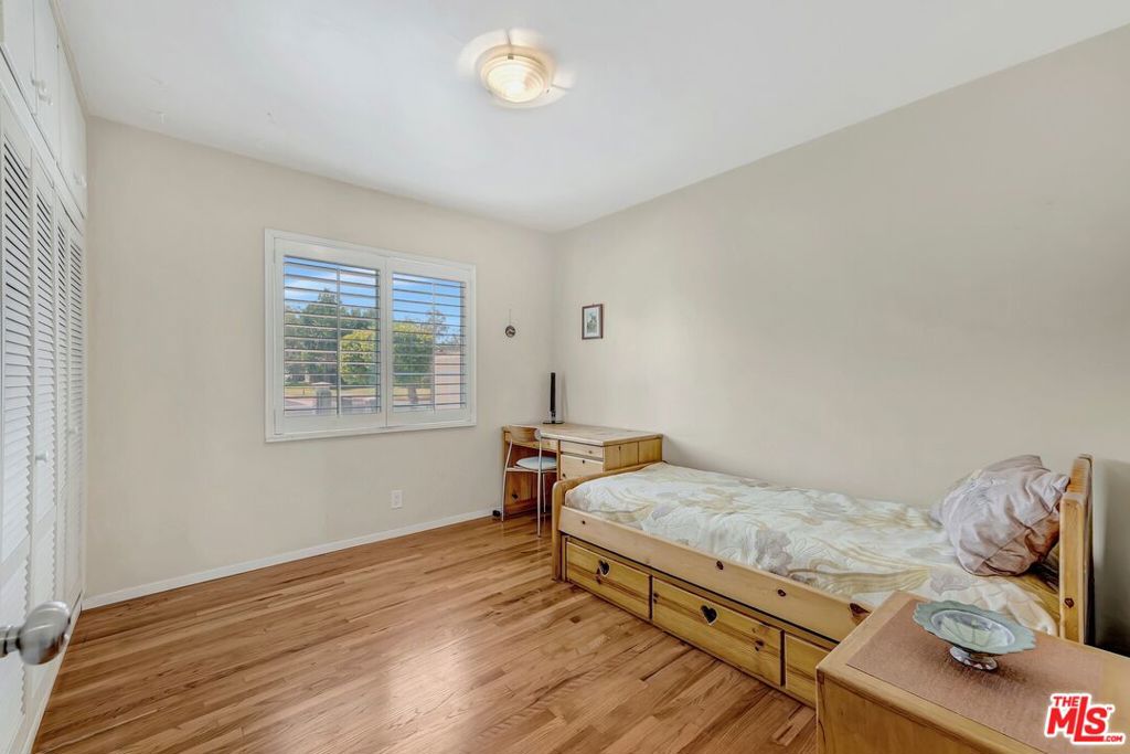 5570 Glickman Avenue Property Photo 22