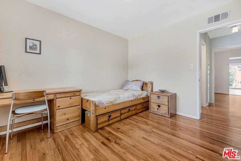 5570 Glickman Avenue Property Photo 23