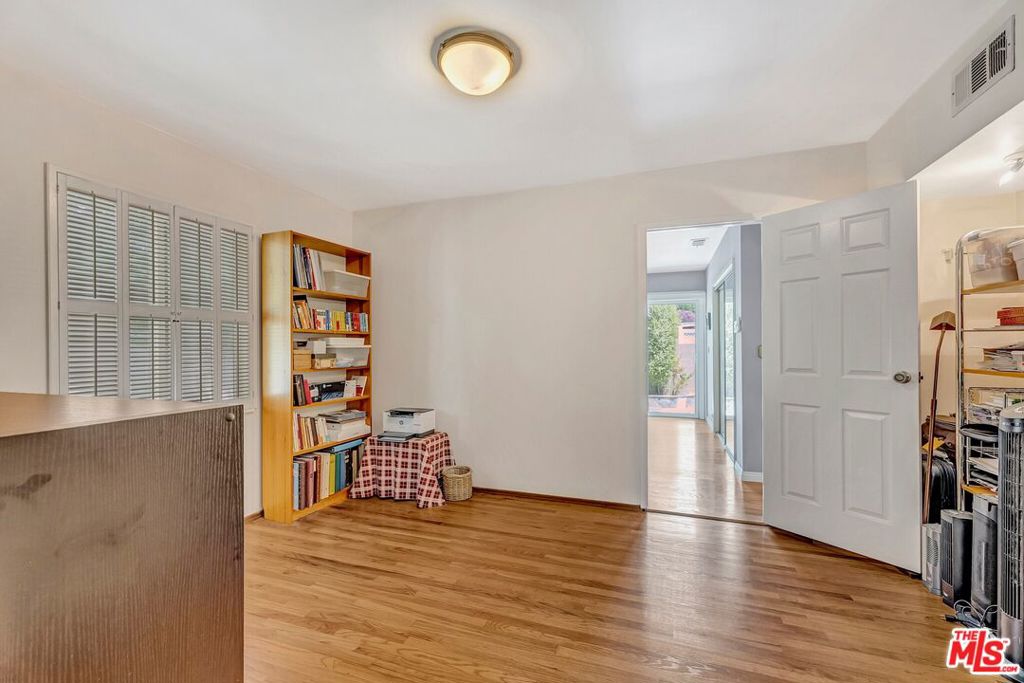 5570 Glickman Avenue Property Photo 29