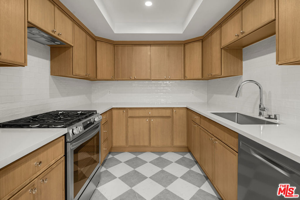 11759 Gateway Boulevard Property Photo 3