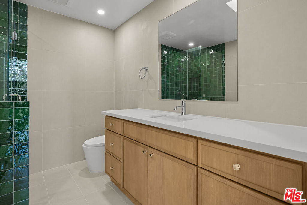 11759 Gateway Boulevard Property Photo 4