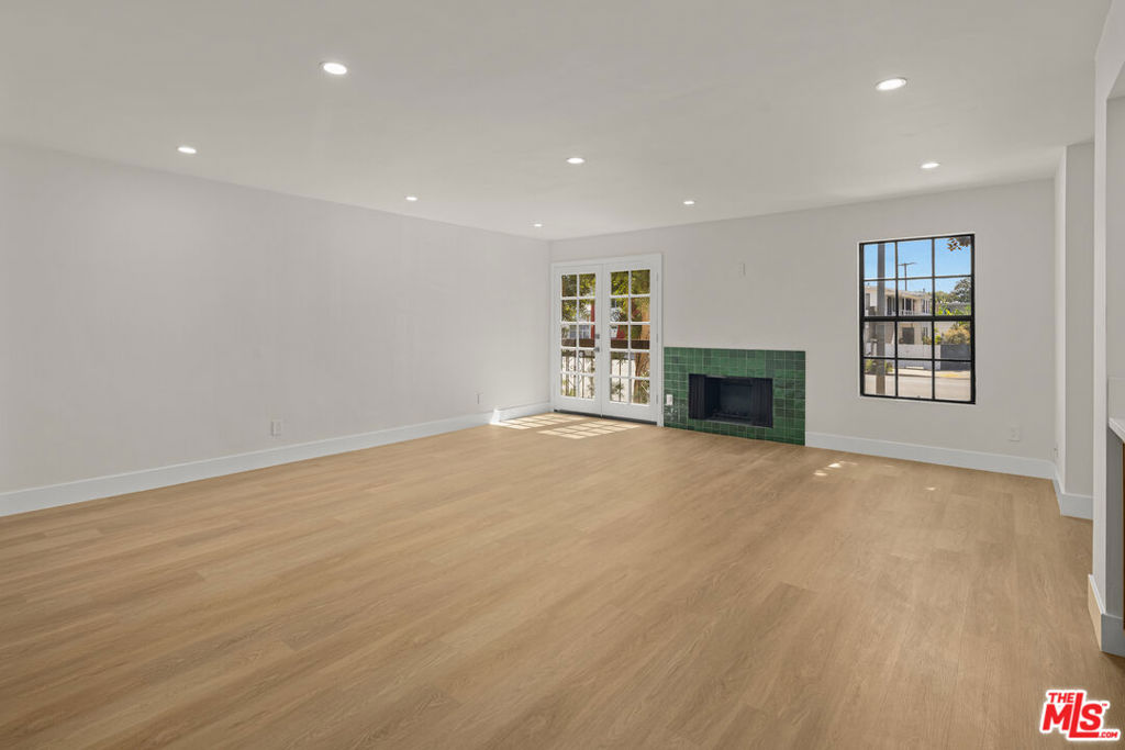 11759 Gateway Boulevard Property Photo 6