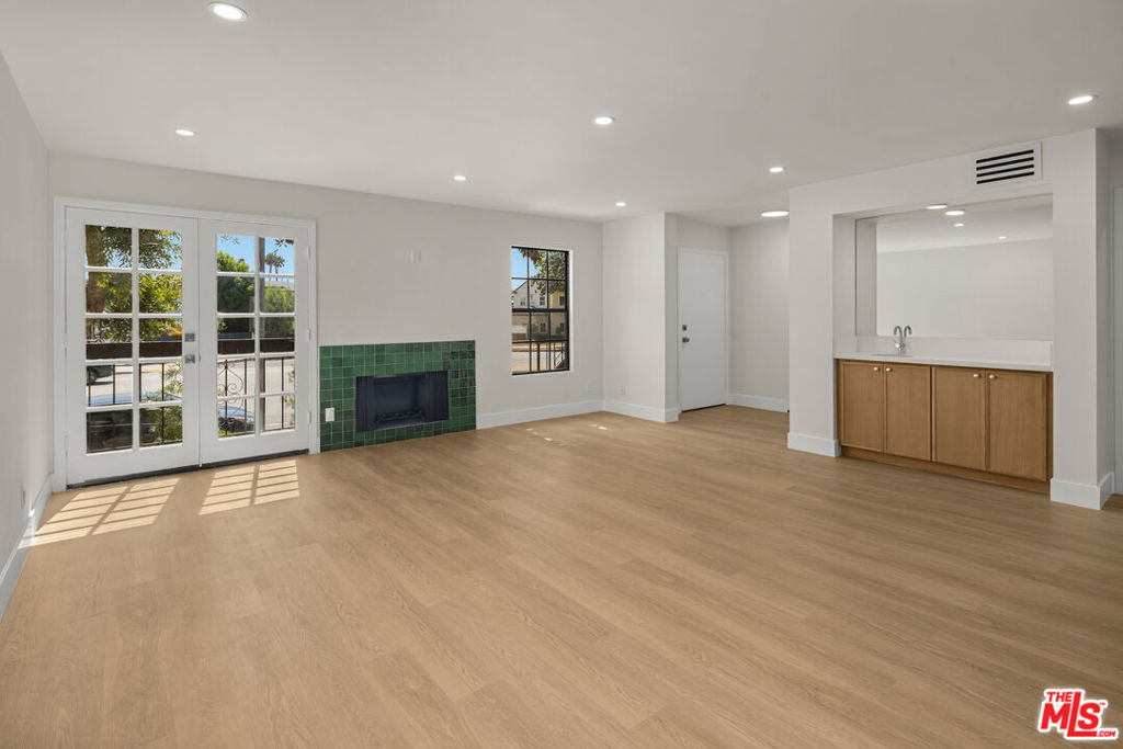 11759 Gateway Boulevard Property Photo 7