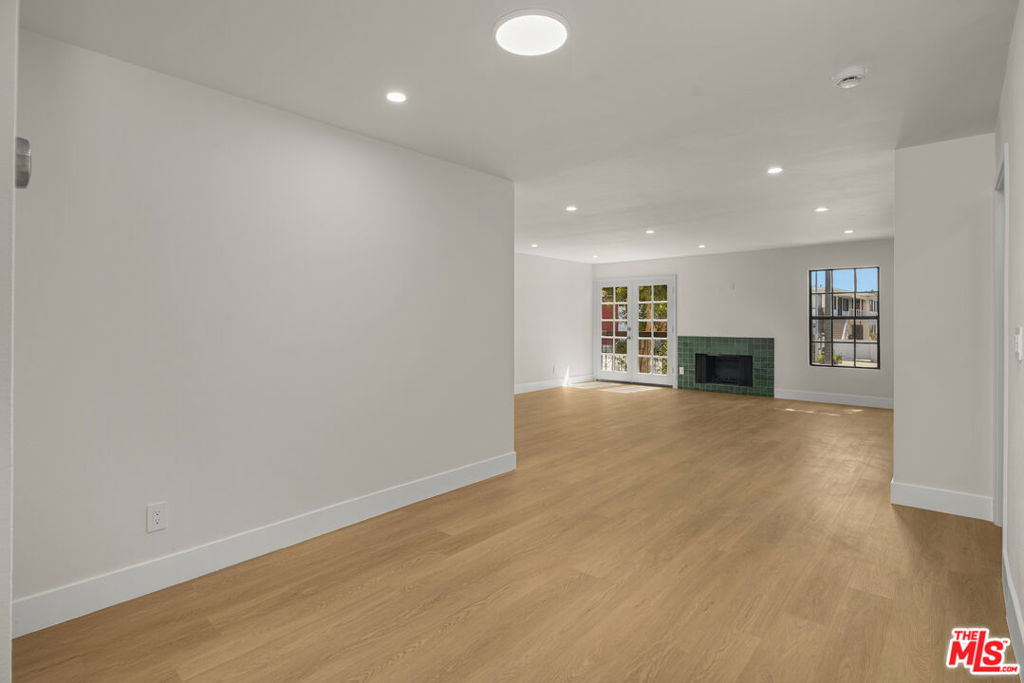 11759 Gateway Boulevard Property Photo 13