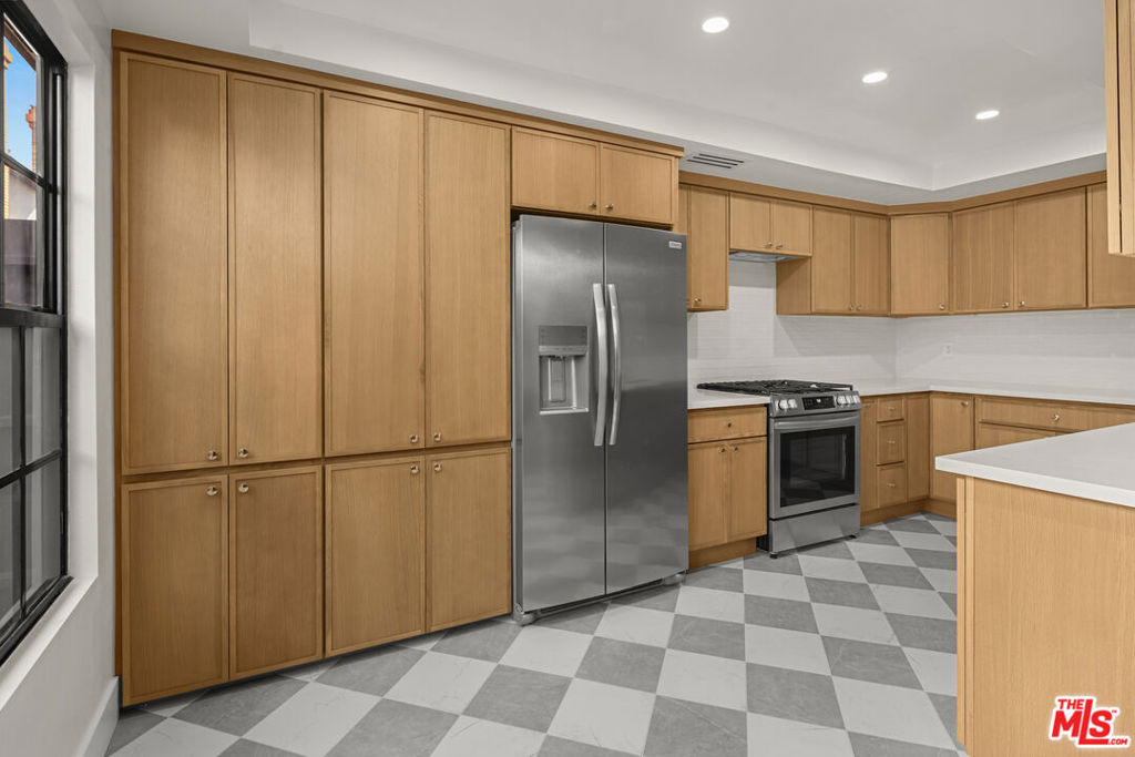 11759 Gateway Boulevard Property Photo 15