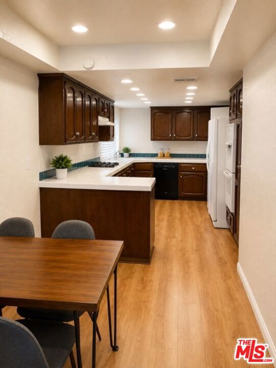 7625 Reseda Boulevard 305 Property Photo 9