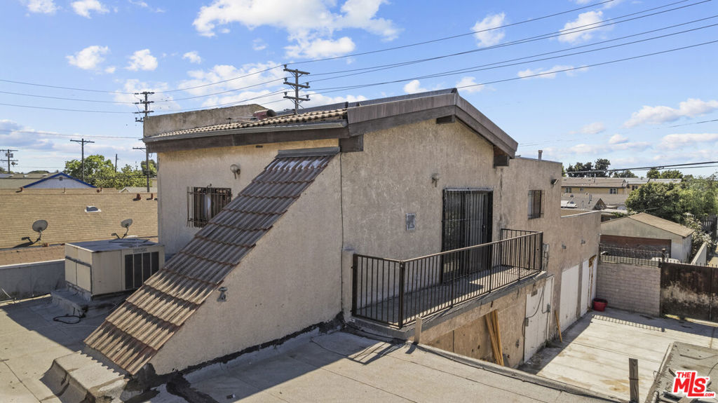 9511 S San Pedro Street Property Photo 5