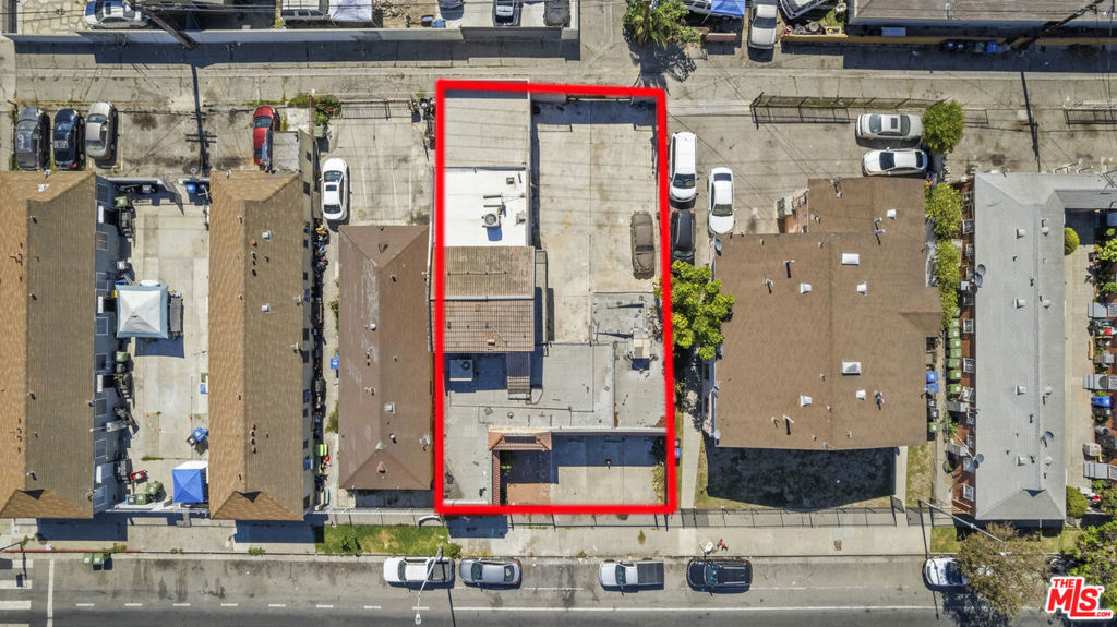 9511 S San Pedro Street Property Photo 11