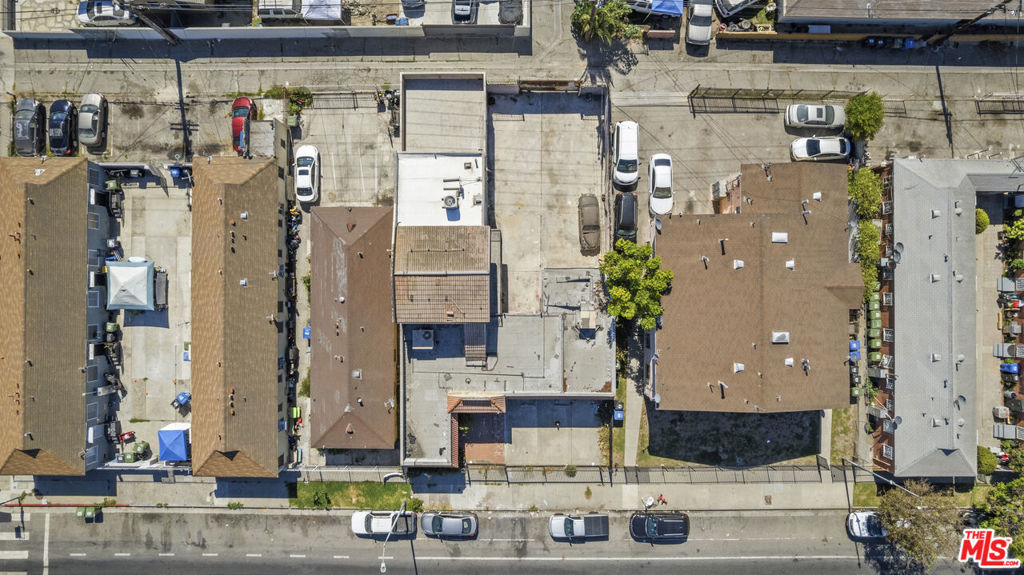 9511 S San Pedro Street Property Photo 12