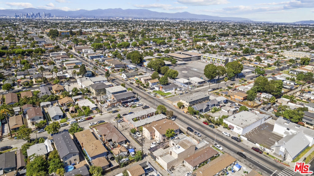 9511 S San Pedro Street Property Photo 14