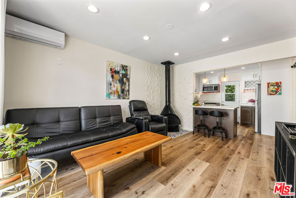 1234 1/8 N Cahuenga Boulevard Property Photo 3