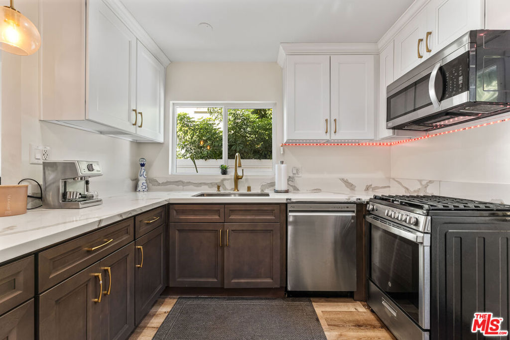 1234 1/8 N Cahuenga Boulevard Property Photo 7