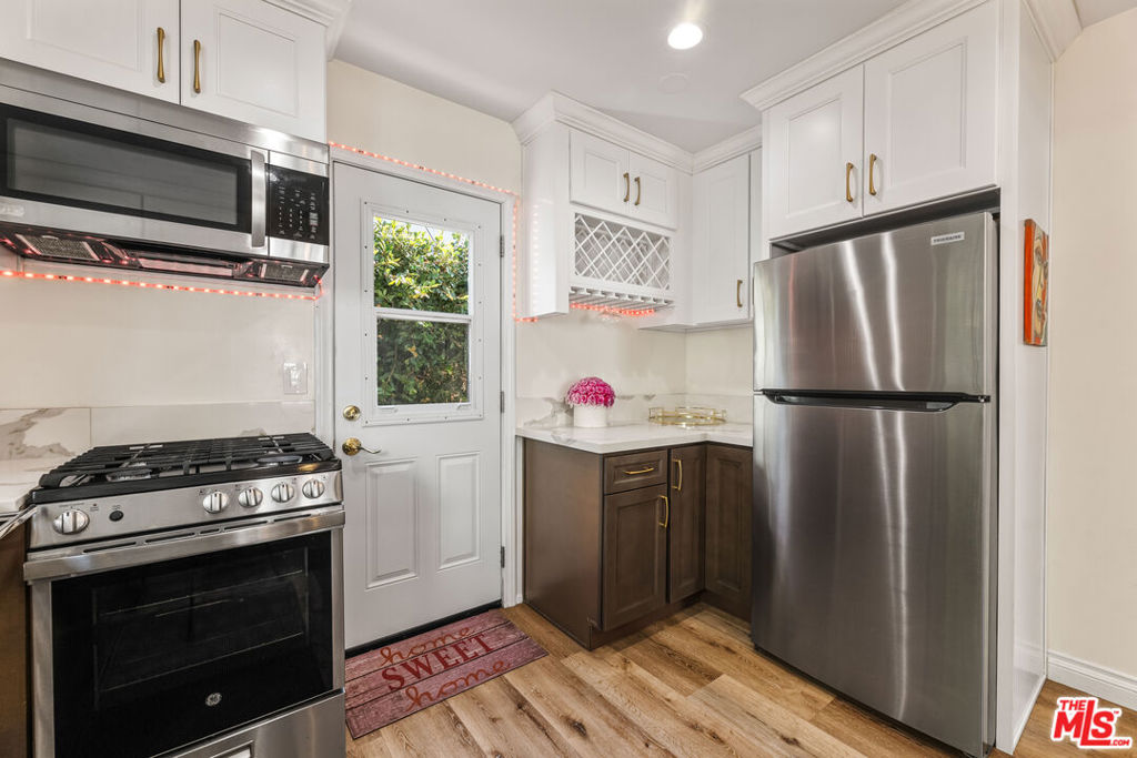 1234 1/8 N Cahuenga Boulevard Property Photo 9