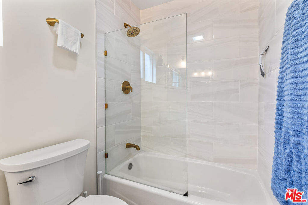 1234 1/8 N Cahuenga Boulevard Property Photo 15