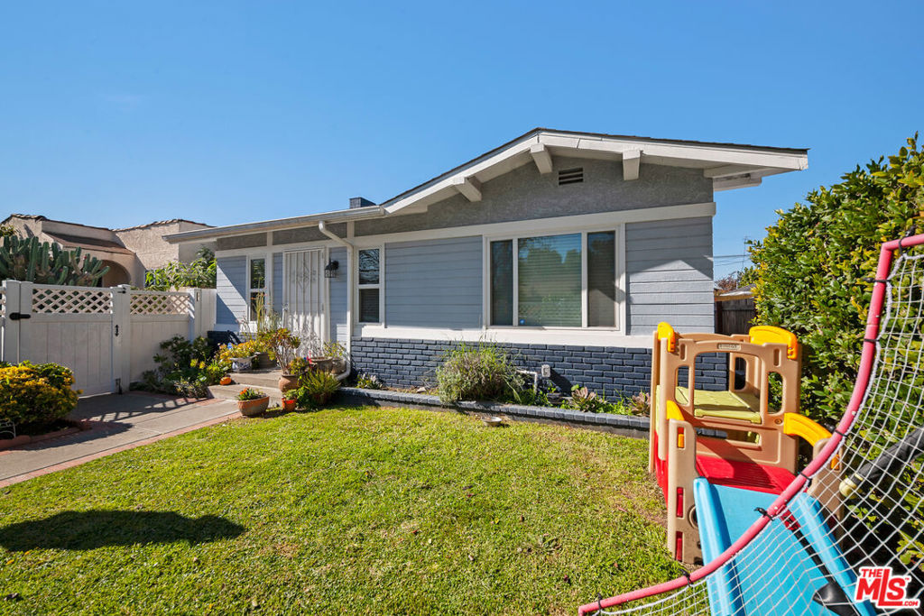 2227 Alsace Avenue Property Photo 2