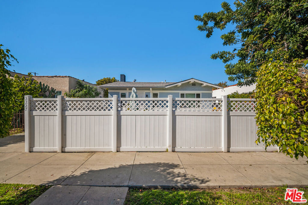2227 Alsace Avenue Property Photo 3