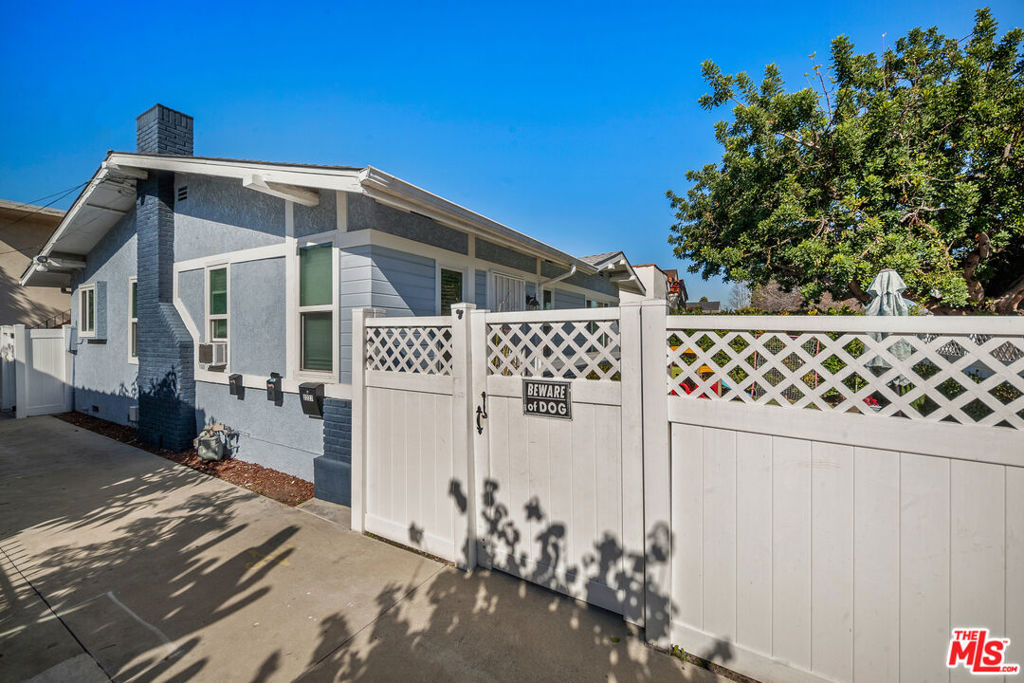 2227 Alsace Avenue Property Photo 5
