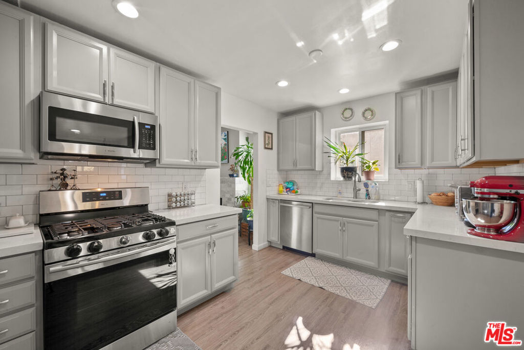 2227 Alsace Avenue Property Photo 11