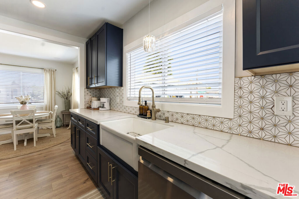 5726 Los Angeles Street Property Photo 6