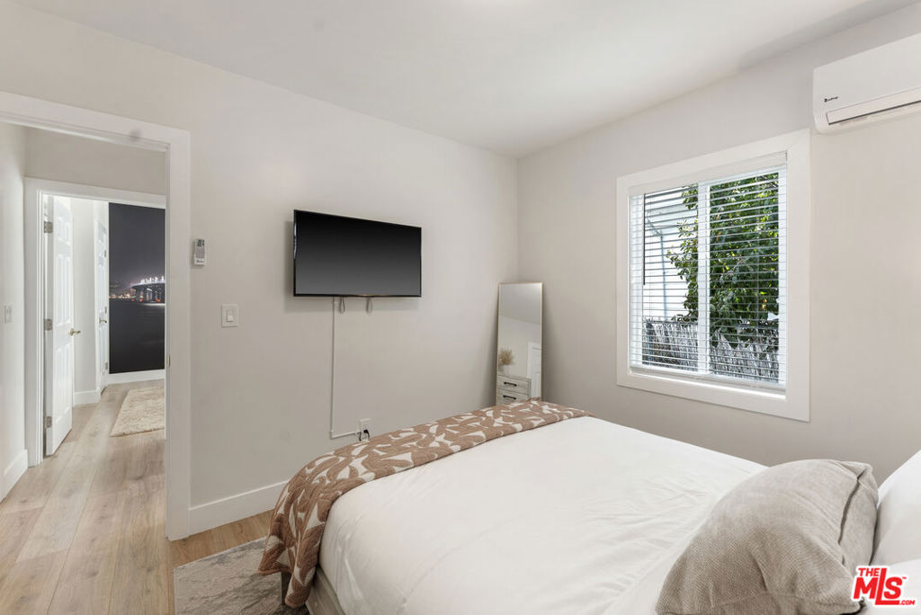 5726 Los Angeles Street Property Photo 20