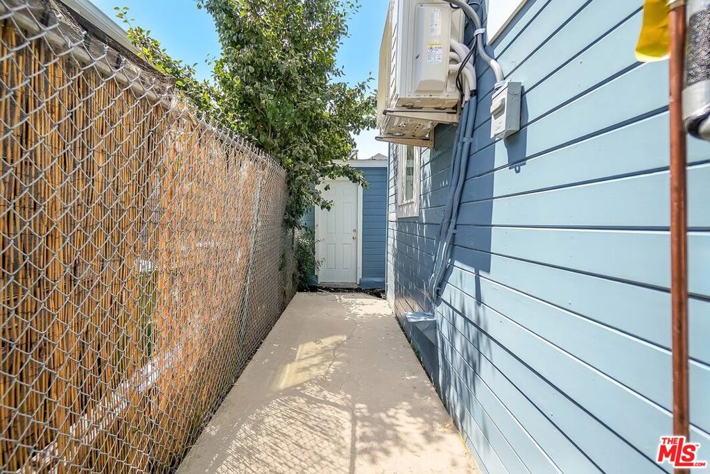 5726 Los Angeles Street Property Photo 31