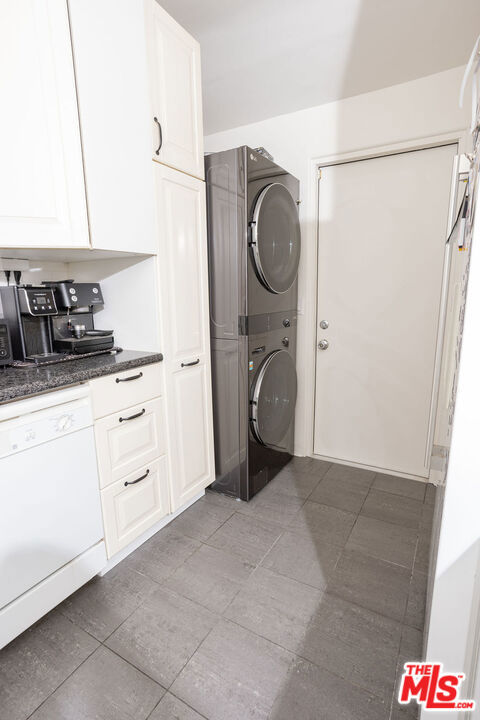 2813 S Bentley Avenue Property Photo 15