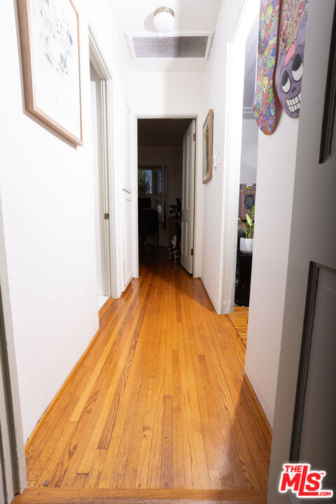 2813 S Bentley Avenue Property Photo 26