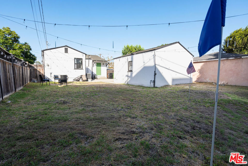 2813 S Bentley Avenue Property Photo 30